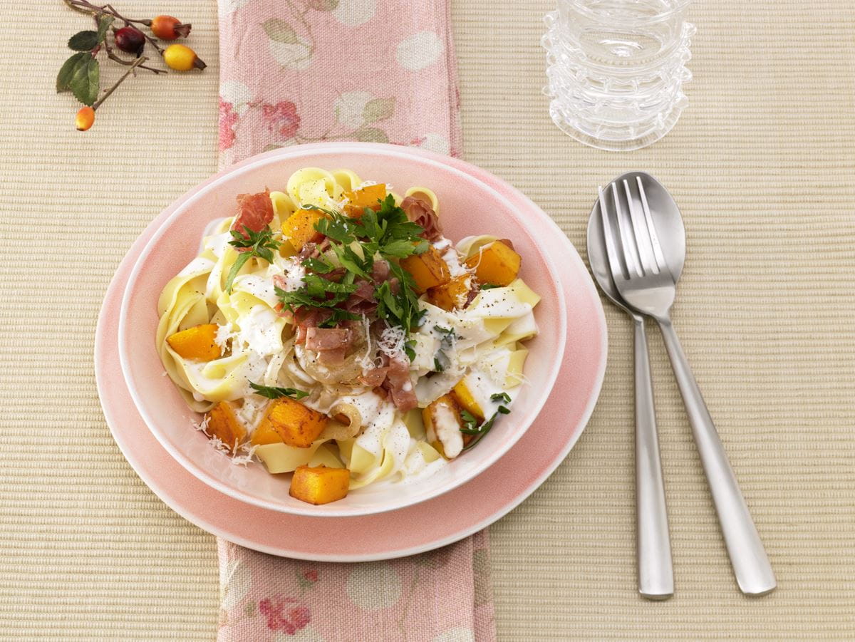 recipe image Bandnudeln mit Kürbis und Schinken
