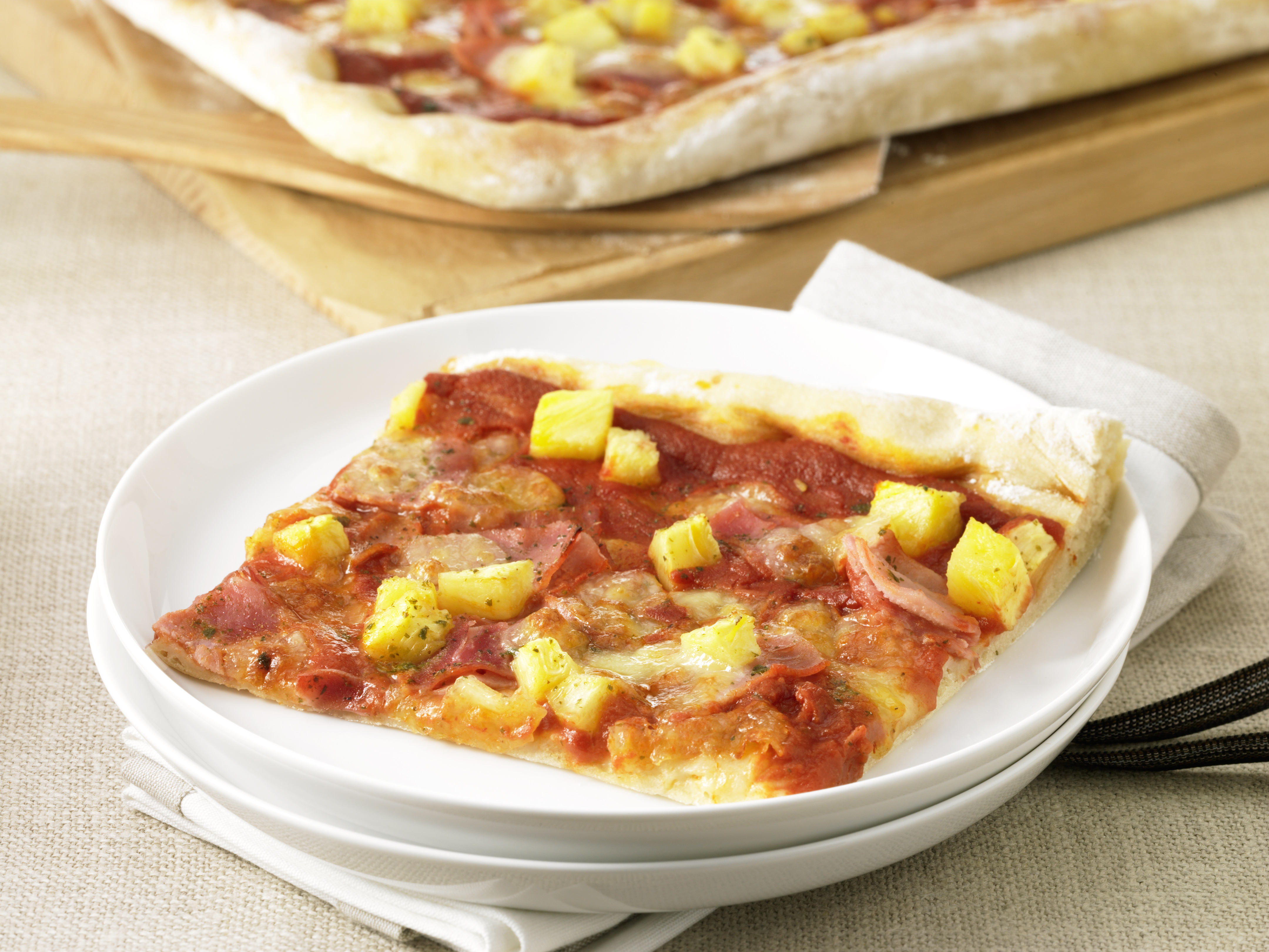 recipe image Pizza mit Ananas und Schinken