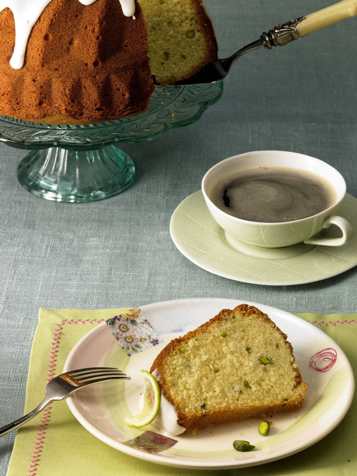 recipe image Limetten-Pistazien-Gugelhupf