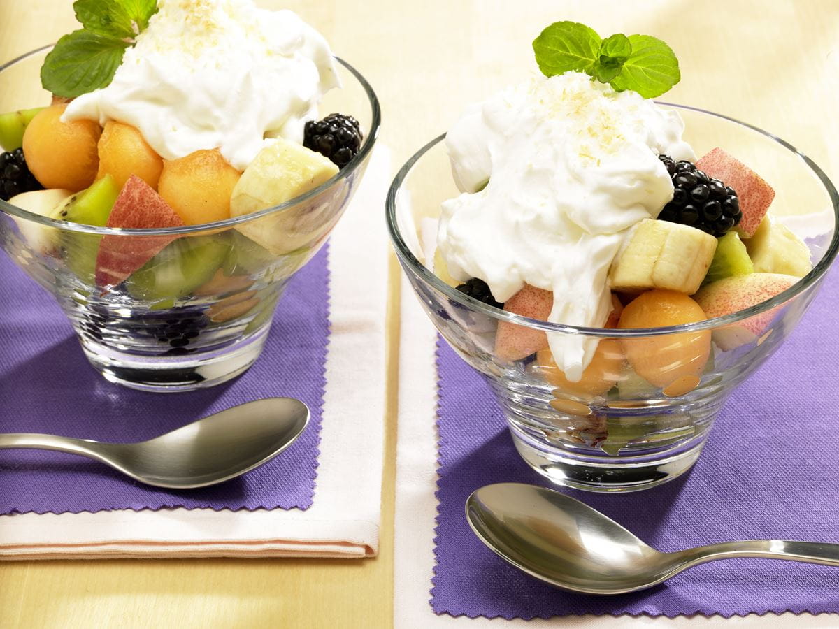 recipe image Exotischer Obstsalat mit Kokoscreme