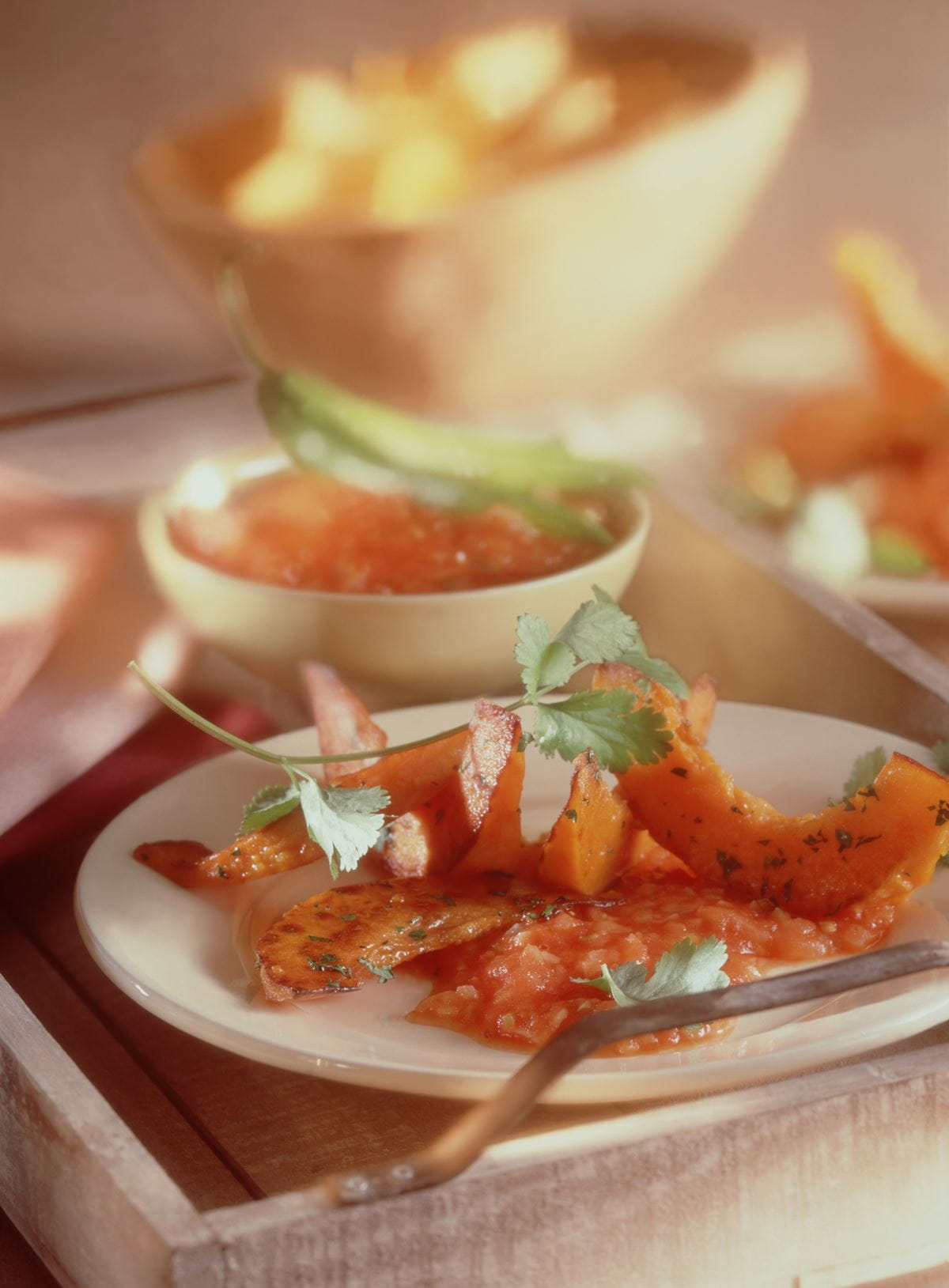 recipe image Gebratene Kürbisspalten mit scharfer Tomatensalsa
