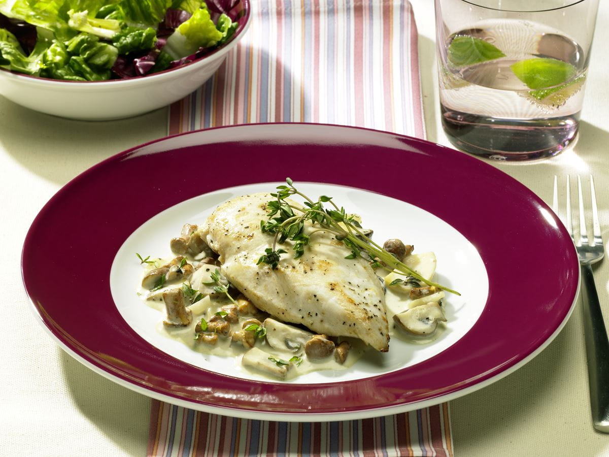 recipe image Gewickeltes Hähnchenbrustfilet mit Pilzen und Thymian
