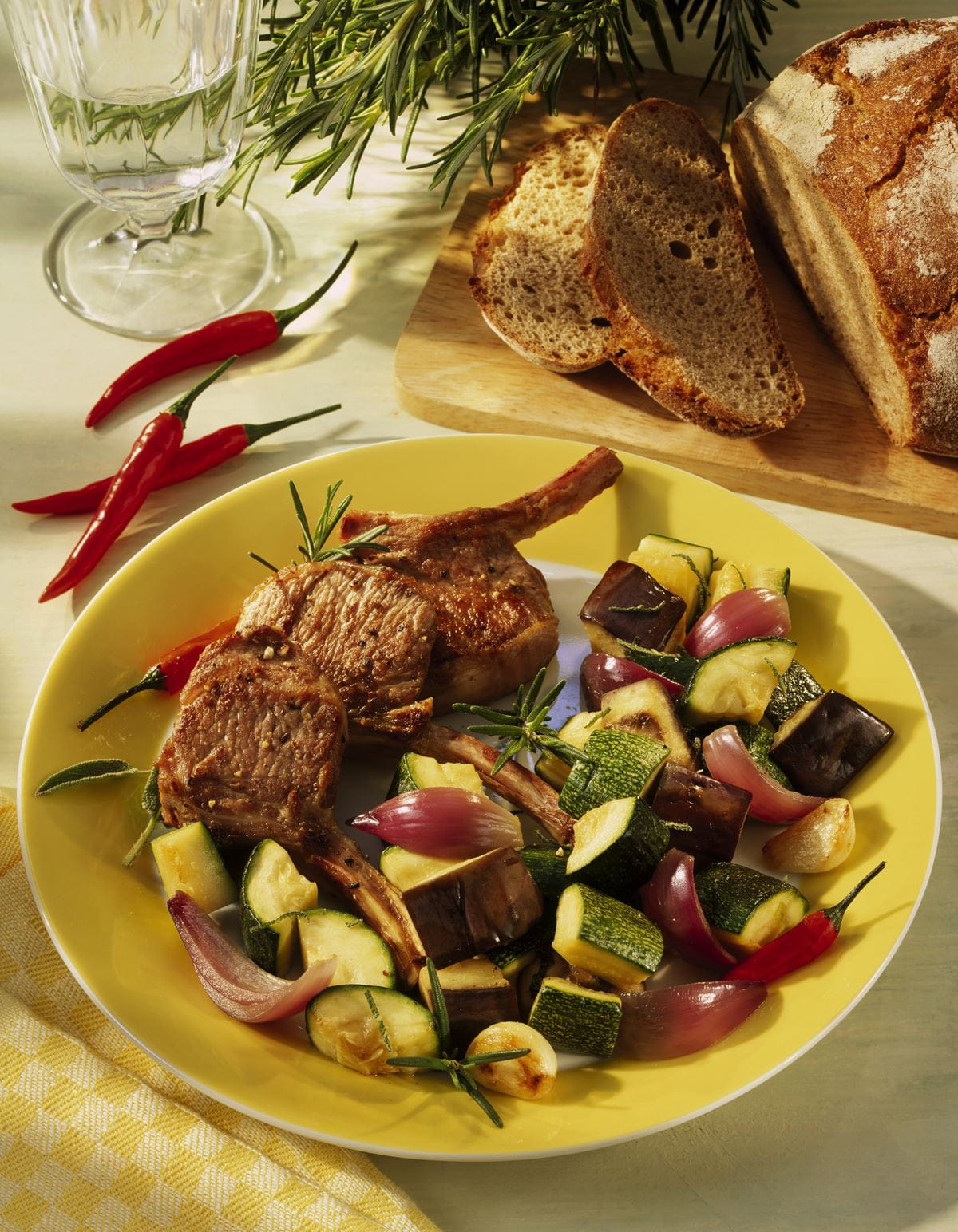 recipe image Lammkotelett auf Zucchini-Auberginengemüse