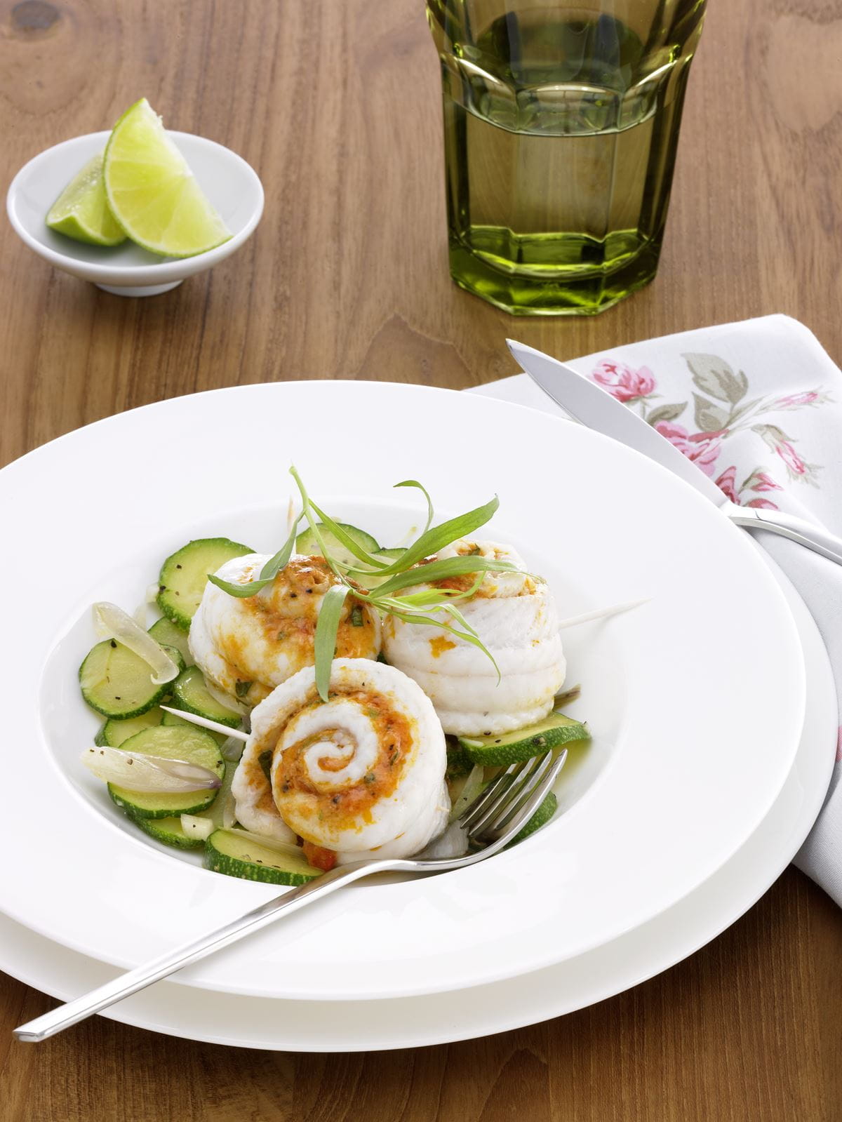 recipe image Rotzungenröllchen mit Zucchinigemüse