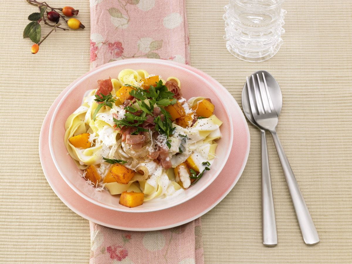 recipe image Bandnudeln mit Kürbis und Schinken