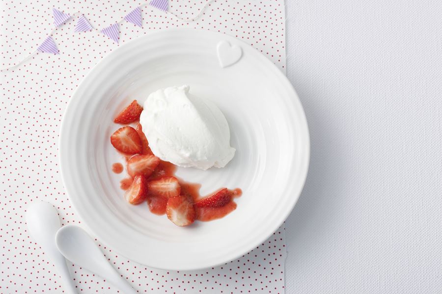 recipe image Holunderblütencreme mit Erdbeerkompott