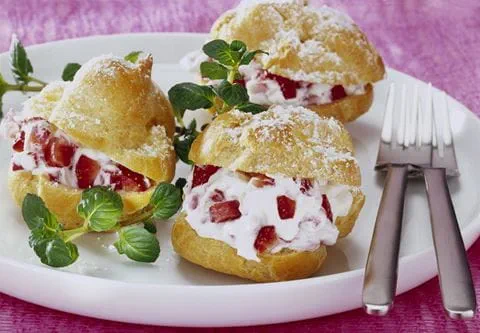 recipe image Windbeutel mit Erdbeeren