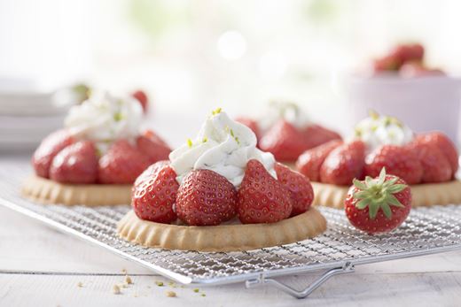 recipe image Erdbeertörtchen mit Pistaziencreme