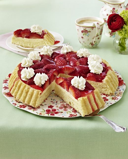 recipe image Biskuitboden mit Vanillepudding und Erdbeeren