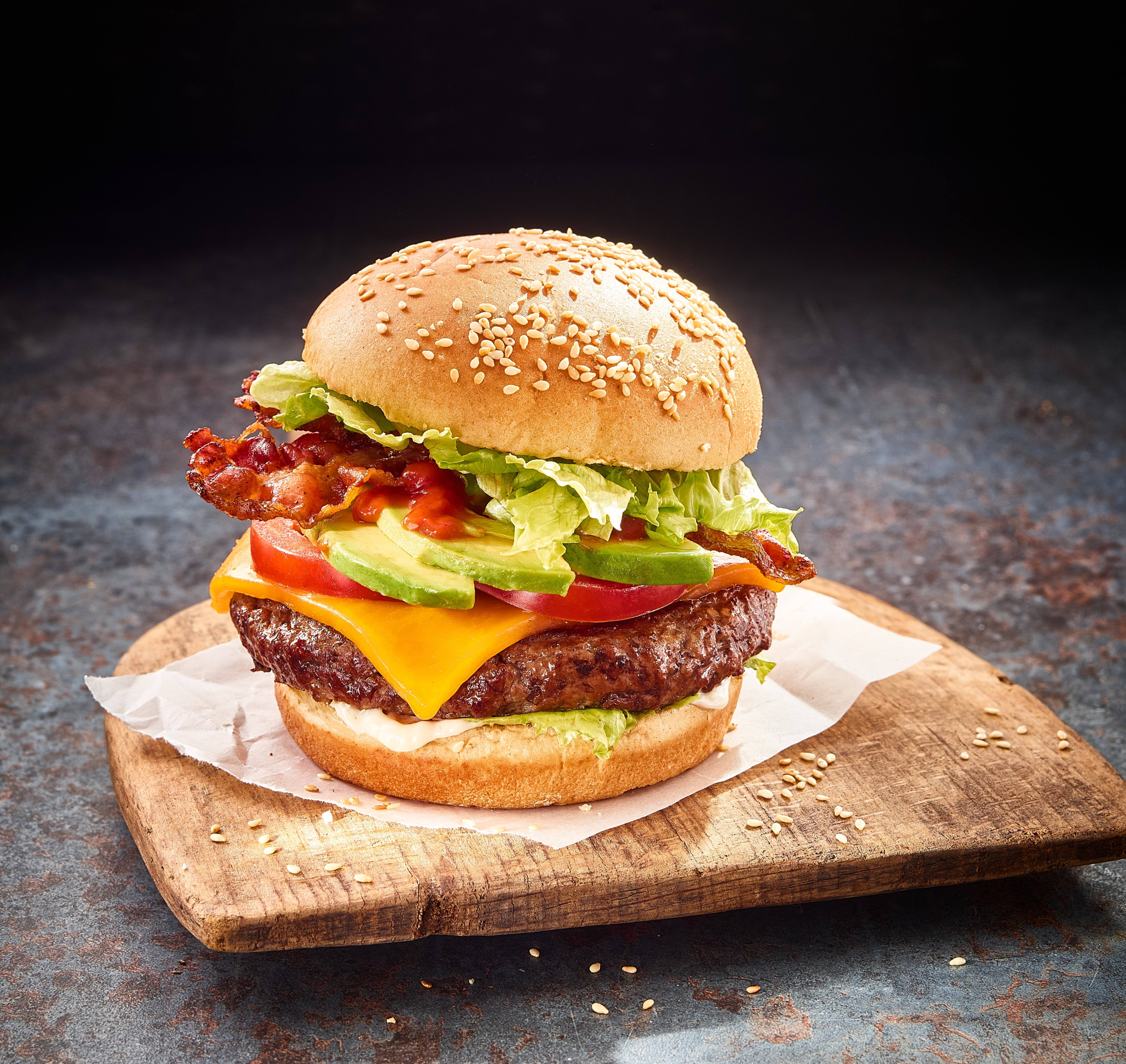 recipe image Gourmet Burger mit Avocado und Bacon
