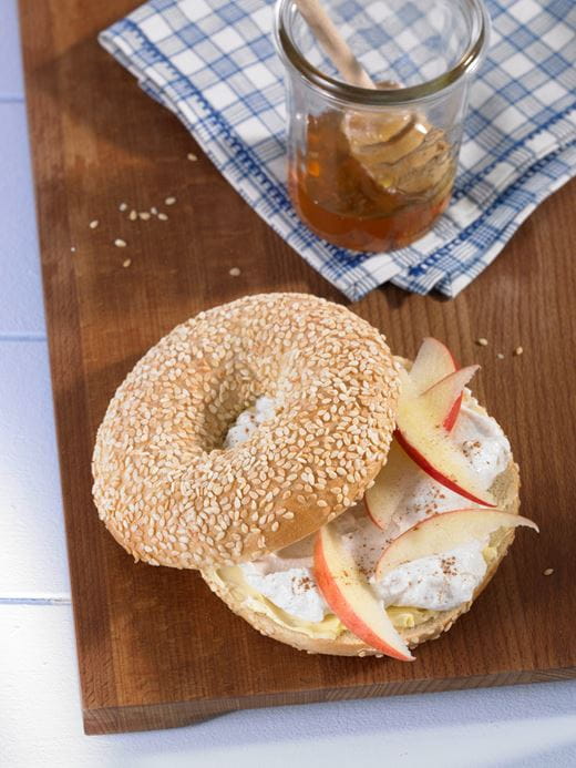 recipe image Bagel mit Apfel und Zimt-Topfen