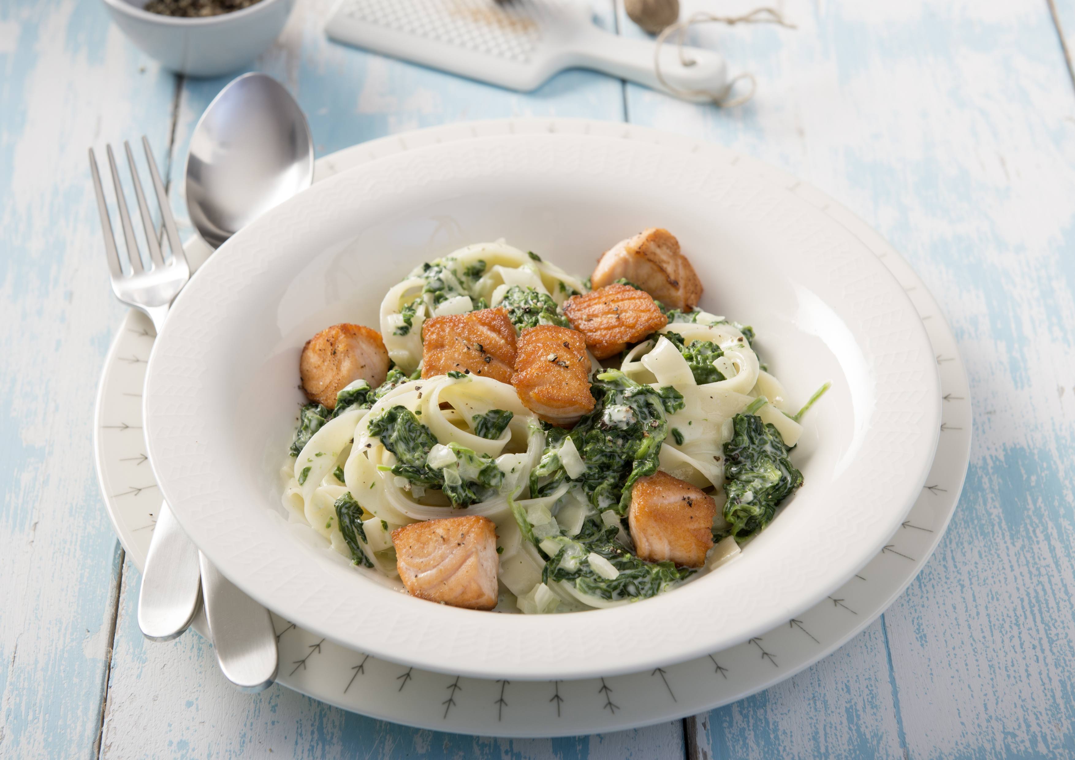 recipe image Pasta mit Lachs und Spinat