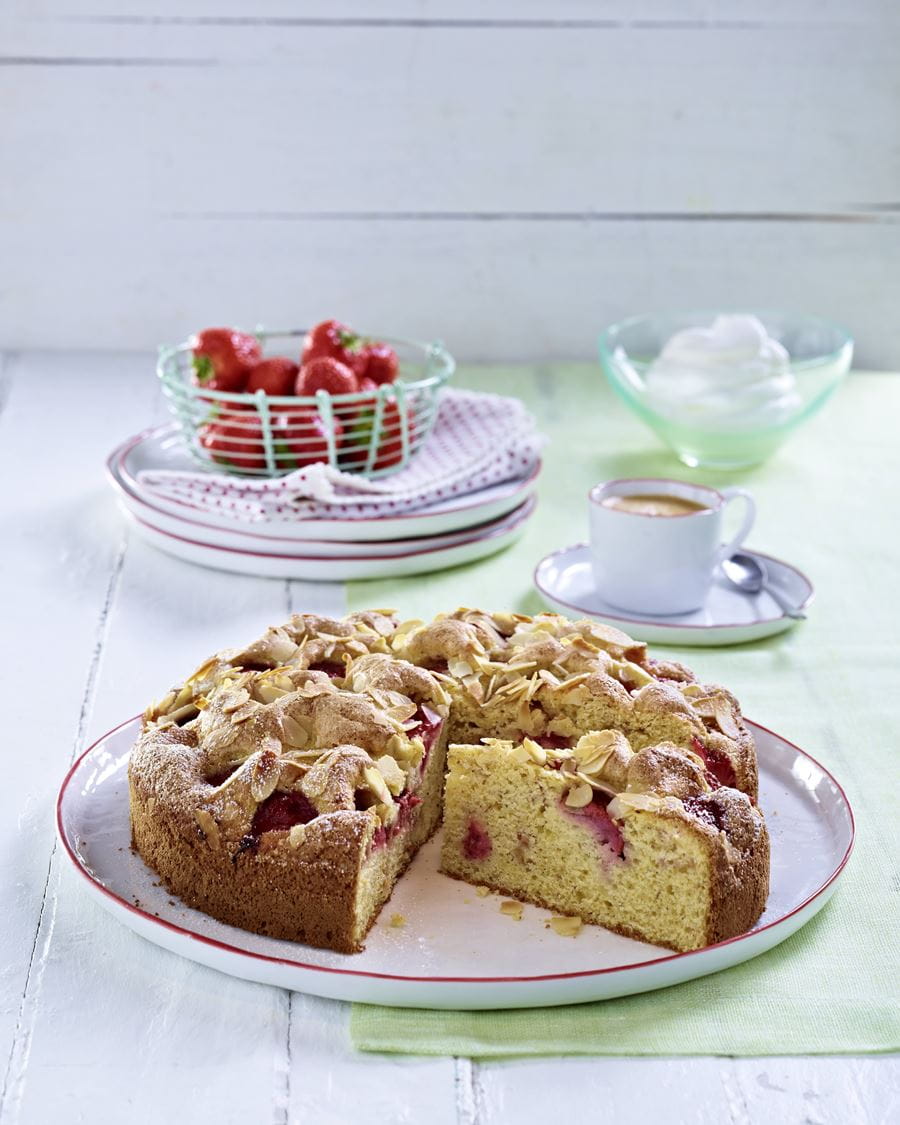 recipe image Bauern-Erdbeerkuchen mit Mandelsplittern