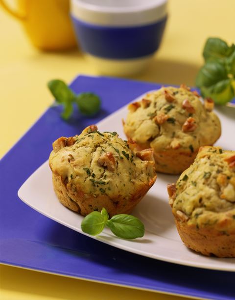 recipe image Basilikum-Ziegenfrischkäse-Muffins mit Walnusskernen