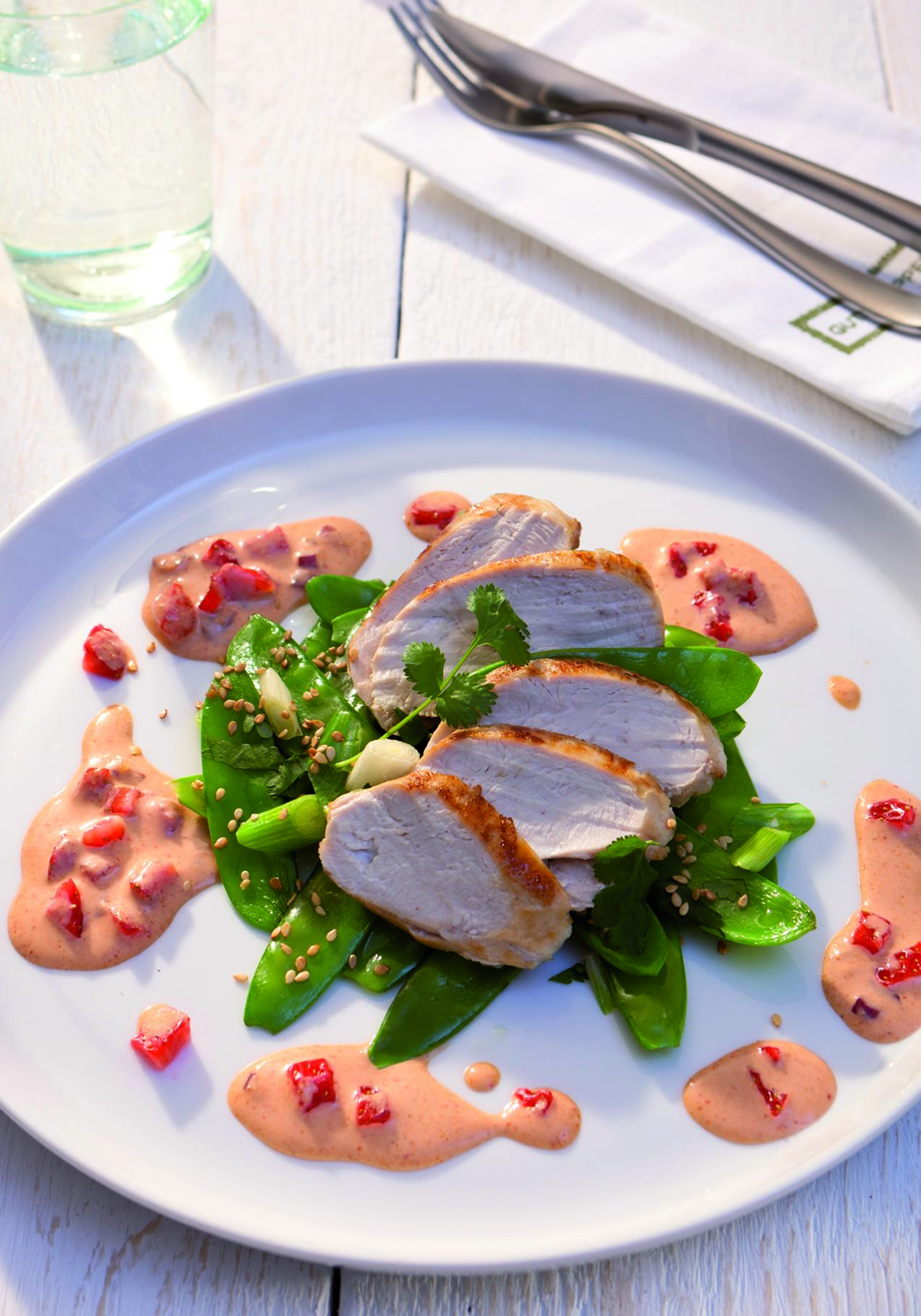 recipe image Hühnchen mit Erdbeer-Currysauce und Zuckerschoten