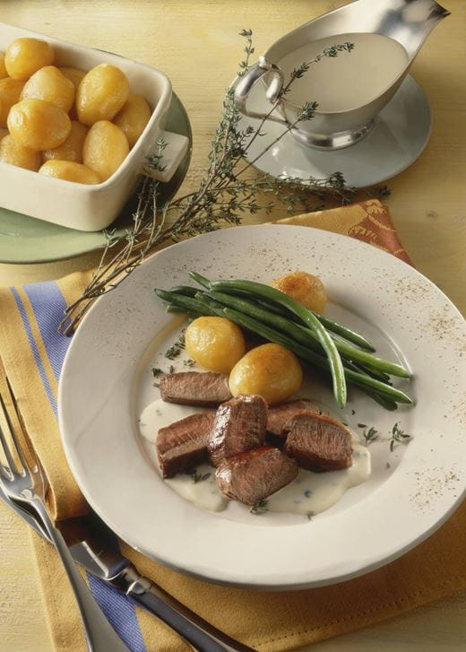 recipe image Lammrückenfilet mit Gorgonzolasauce