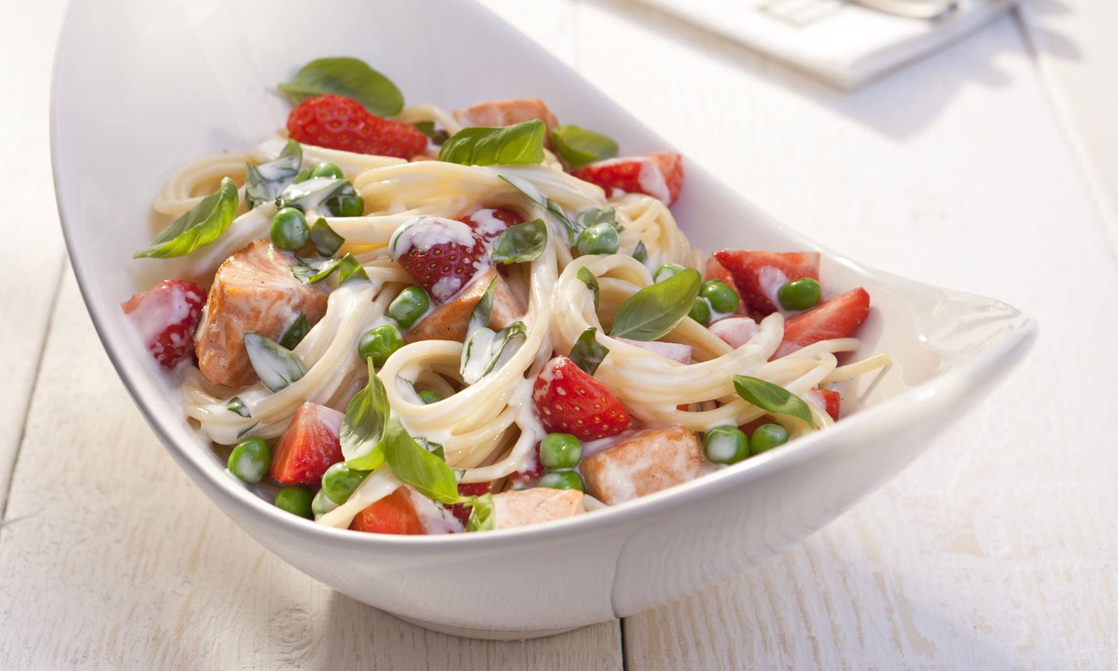 recipe image Spaghetti mit cremiger Lachs-Erdbeer-Sauce