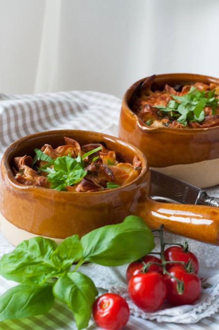 recipe image Bandnudelauflauf mit Tomate, Hack und Mozzarella