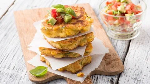 recipe image Gemüsepuffer mit Tomaten-Avocado-Salsa