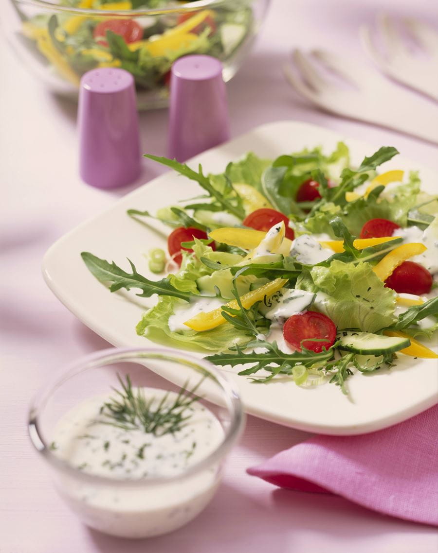 recipe image Gemischter Salat mit feinem Dilldressing