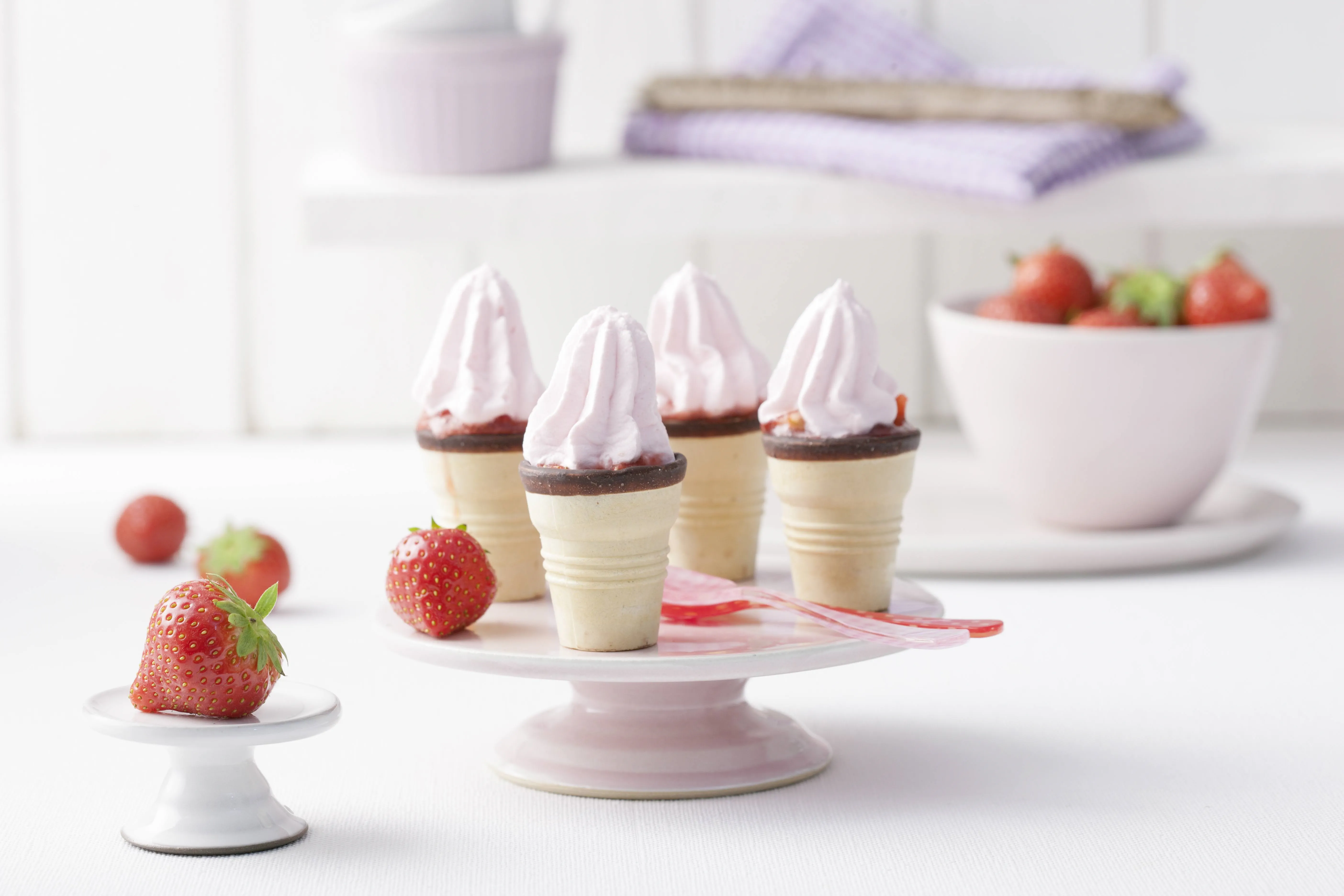 recipe image Waffelbecher mit Erdbeercreme