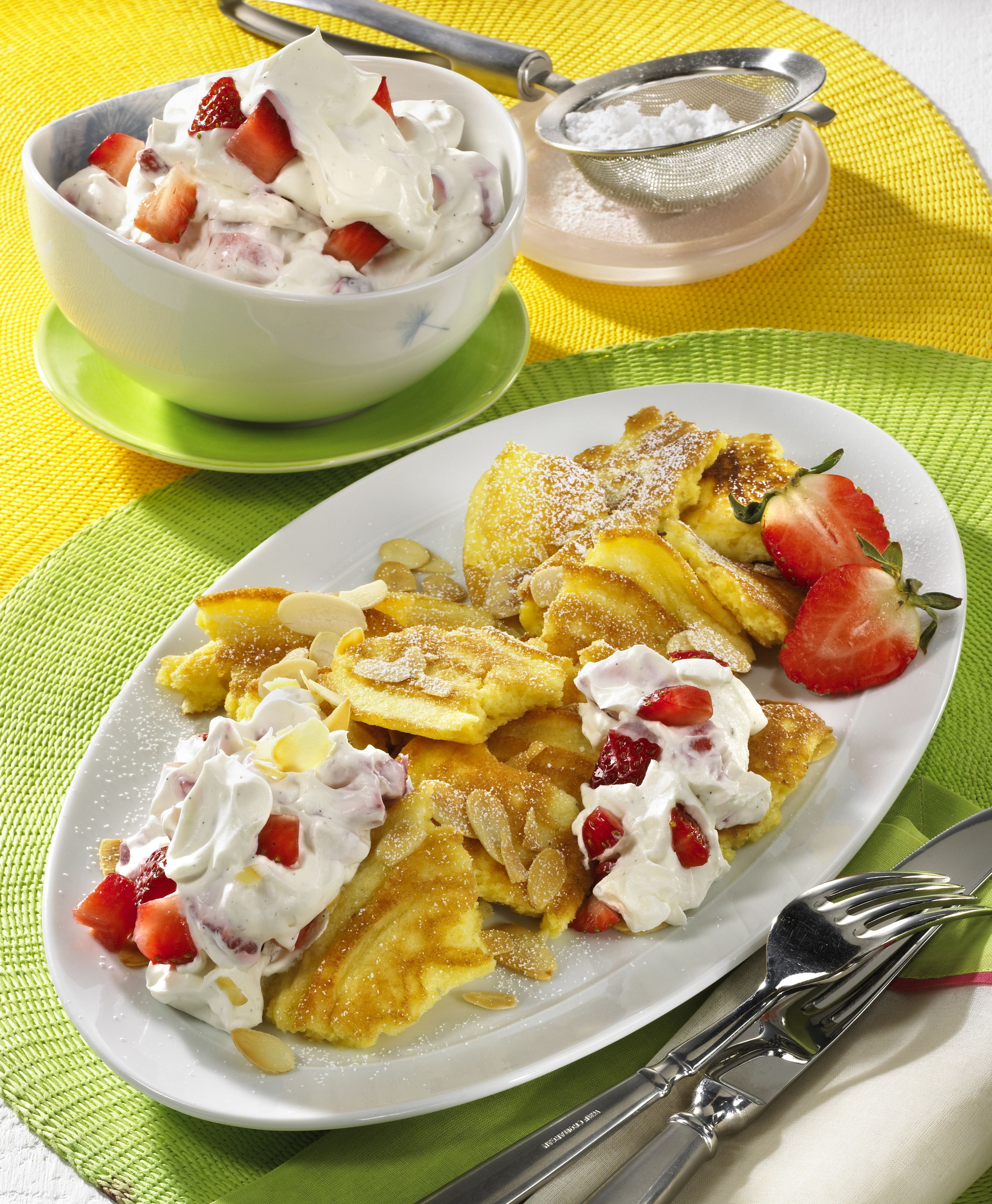 recipe image Schmarrn mit Erdbeeren