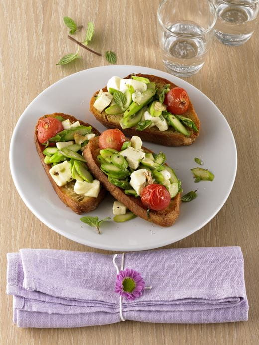 recipe image Spargel Bruschetta mit Büffelmozzarella