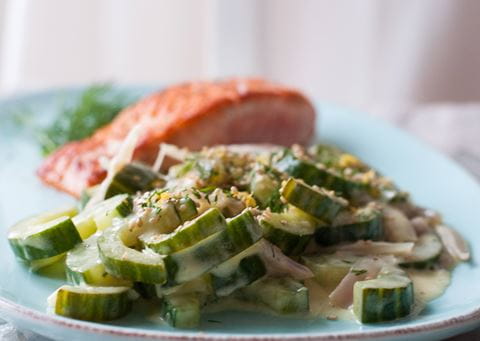 recipe image Lachsfilet mit Wasabi-Sesam-Gurken