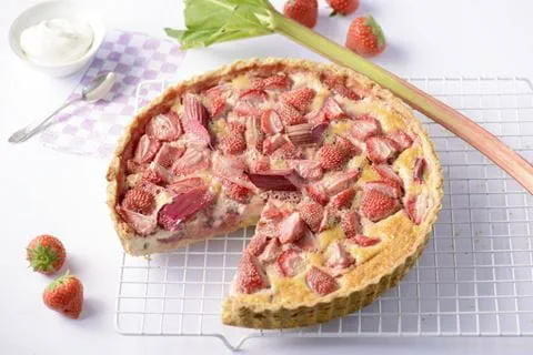 recipe image Erdbeer-Rhabarber-Kuchen