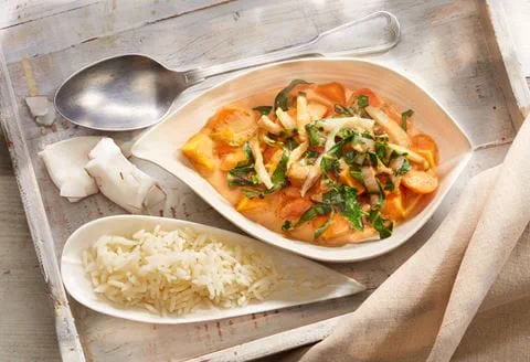 recipe image Süßkartoffelcurry mit Kokos-Erdnusssauce