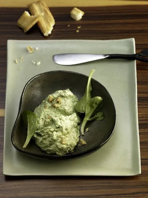 recipe image Grüner Walnuss-Dip