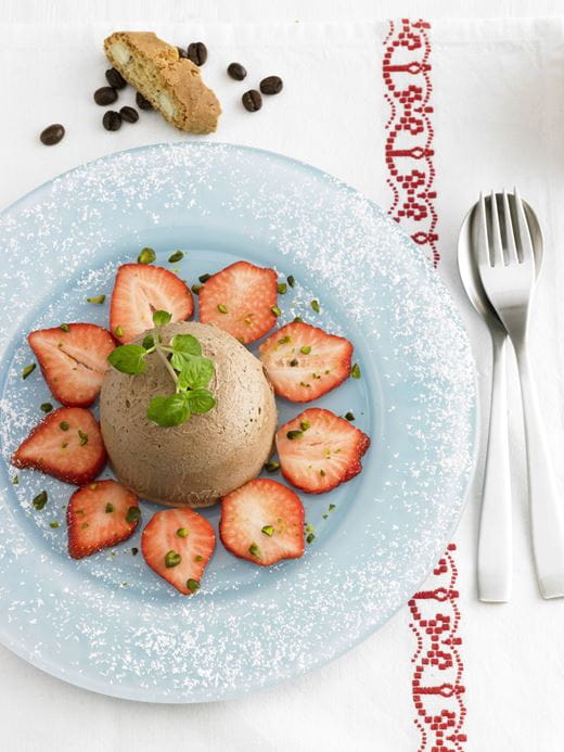 recipe image Espresso-Parfait mit Erdbeeren