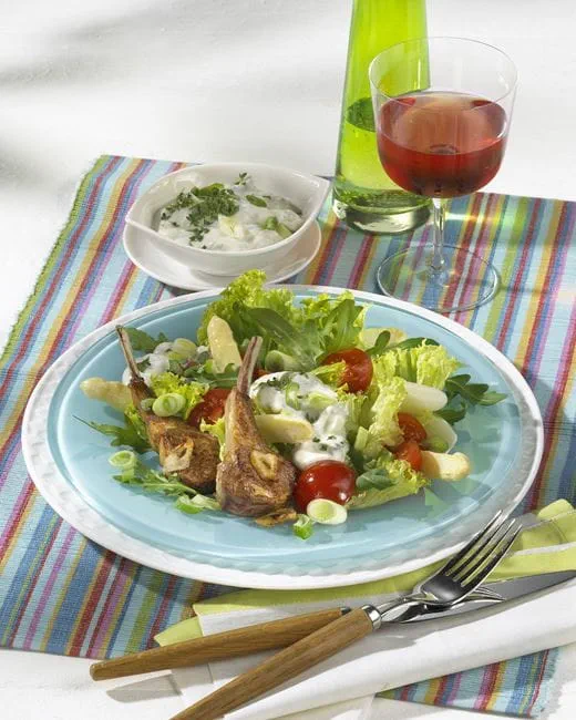 recipe image Salat mit Spargel und Lammkoteletts
