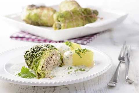 recipe image Wirsingrouladen mit Petersiliensoße