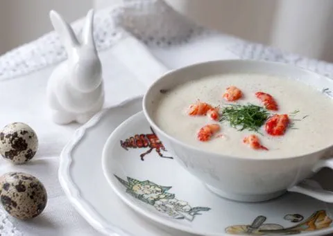 recipe image Kohlrabicremesuppe mit Flusskrebsen
