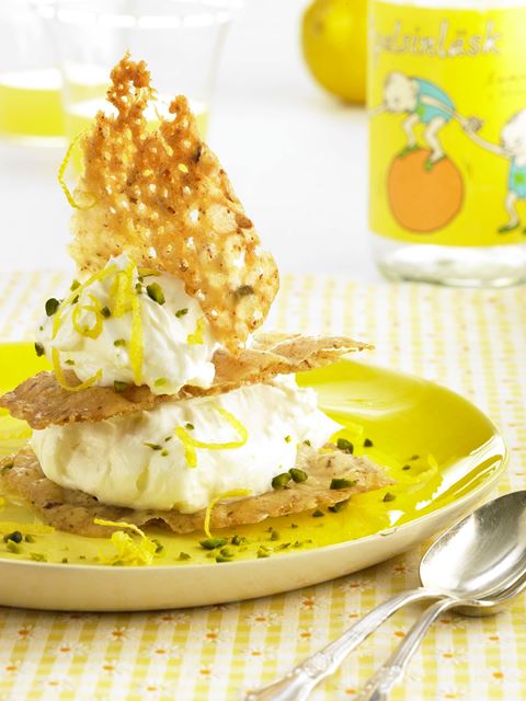 recipe image Zitronencreme mit Krokanttalern