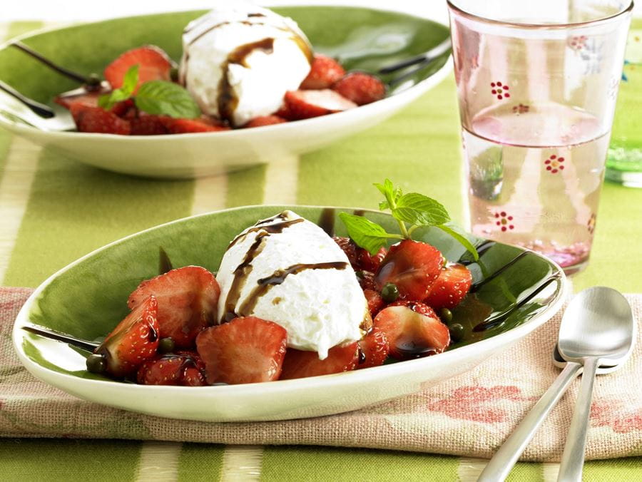 recipe image Mousse aus Ziegenkäse mit Erdbeeren