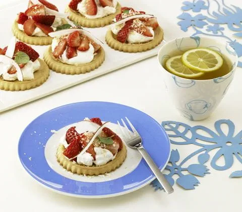 recipe image Tartelettes mit Kokos-Kardamom-Cremefine