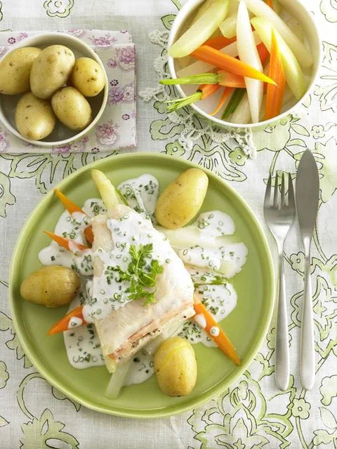 recipe image Räucherlachs in Pangasiusfilet mit Schnittlauchsoße