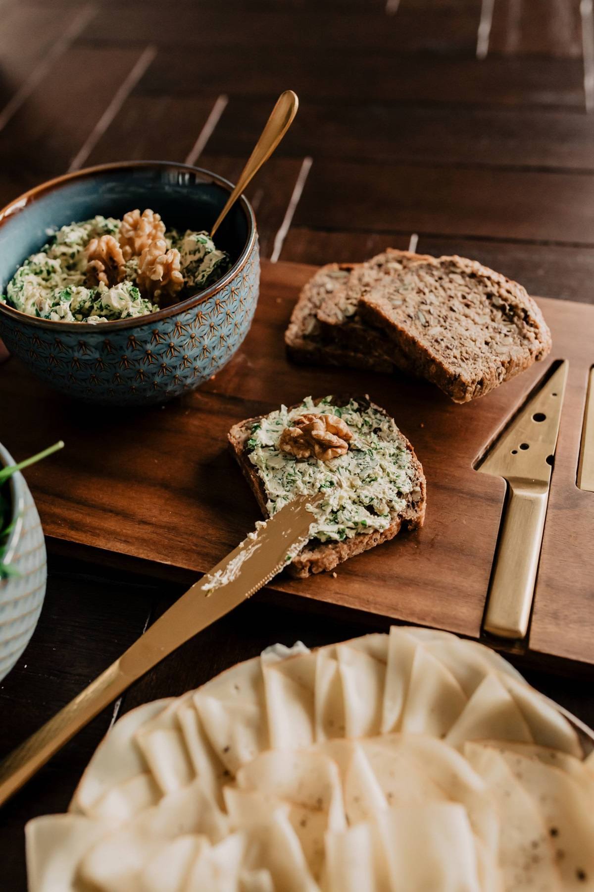 recipe image Aufstrich mit Walnüssen und Rucola