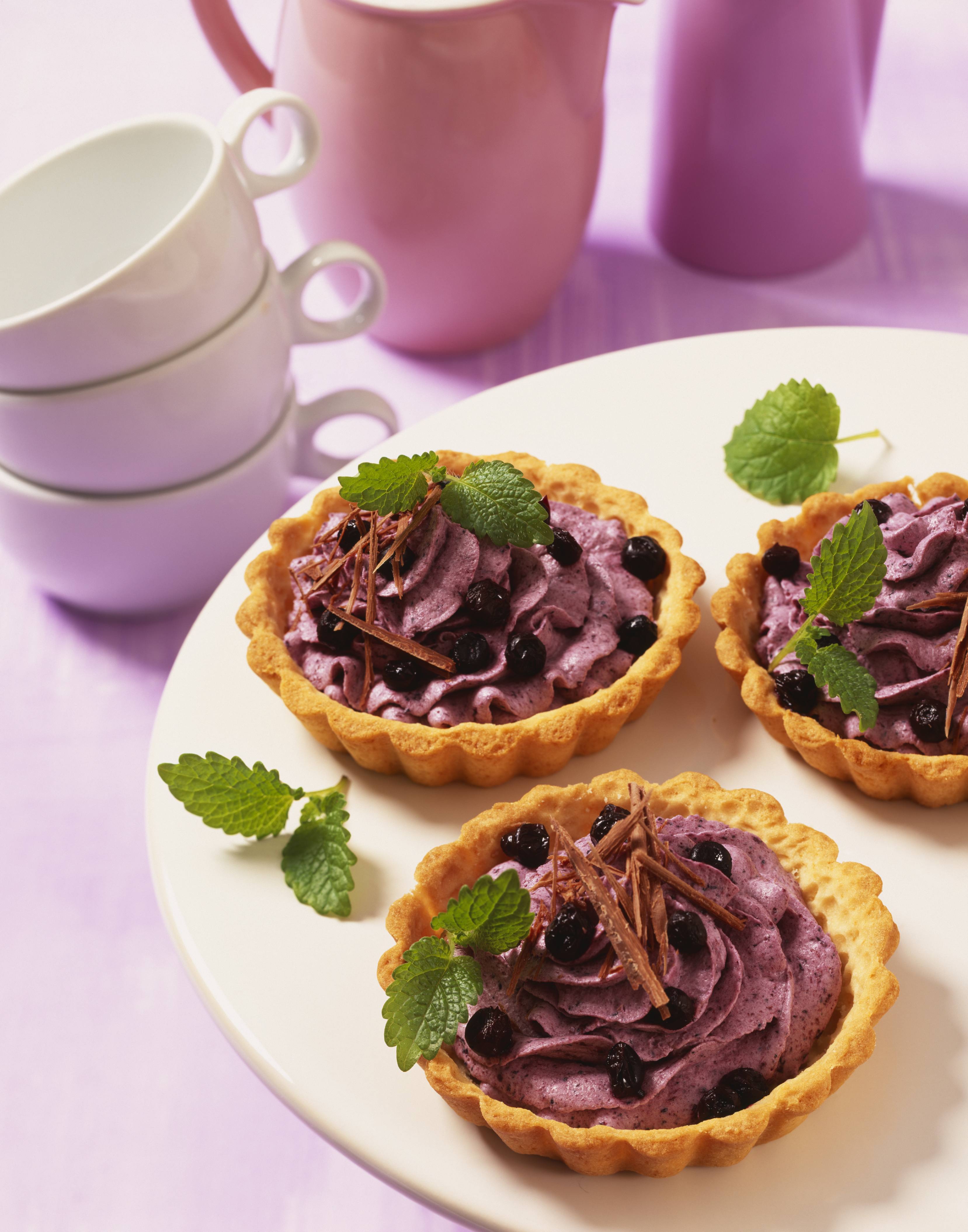 recipe image Mürbeteigtörtchen mit Heidelbeercreme