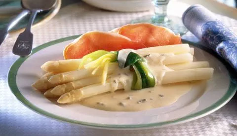 recipe image Spargel mit Käsesoße