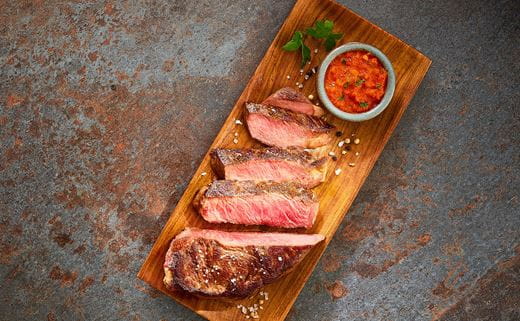recipe image Rumpsteak mit pikanter Paprika-Salsa