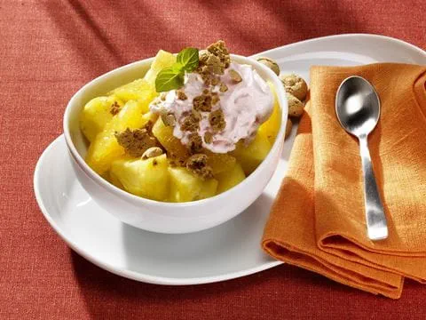 recipe image Obstsalat mit Grenadine-Creme