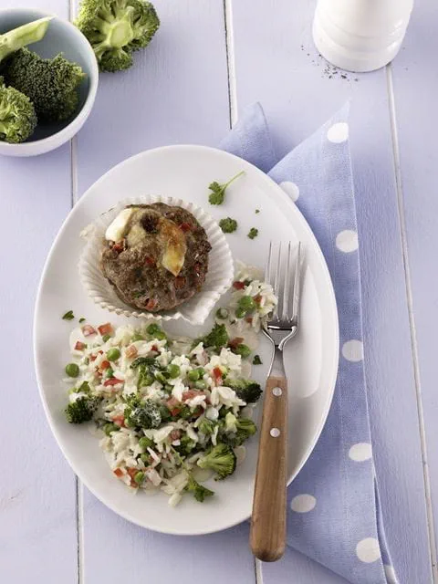 recipe image Hackfleisch-Muffin mit Gemüsereis