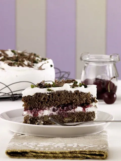 recipe image Maronentorte mit Kirschen