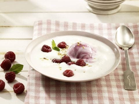recipe image Joghurtsuppe mit Himbeeren