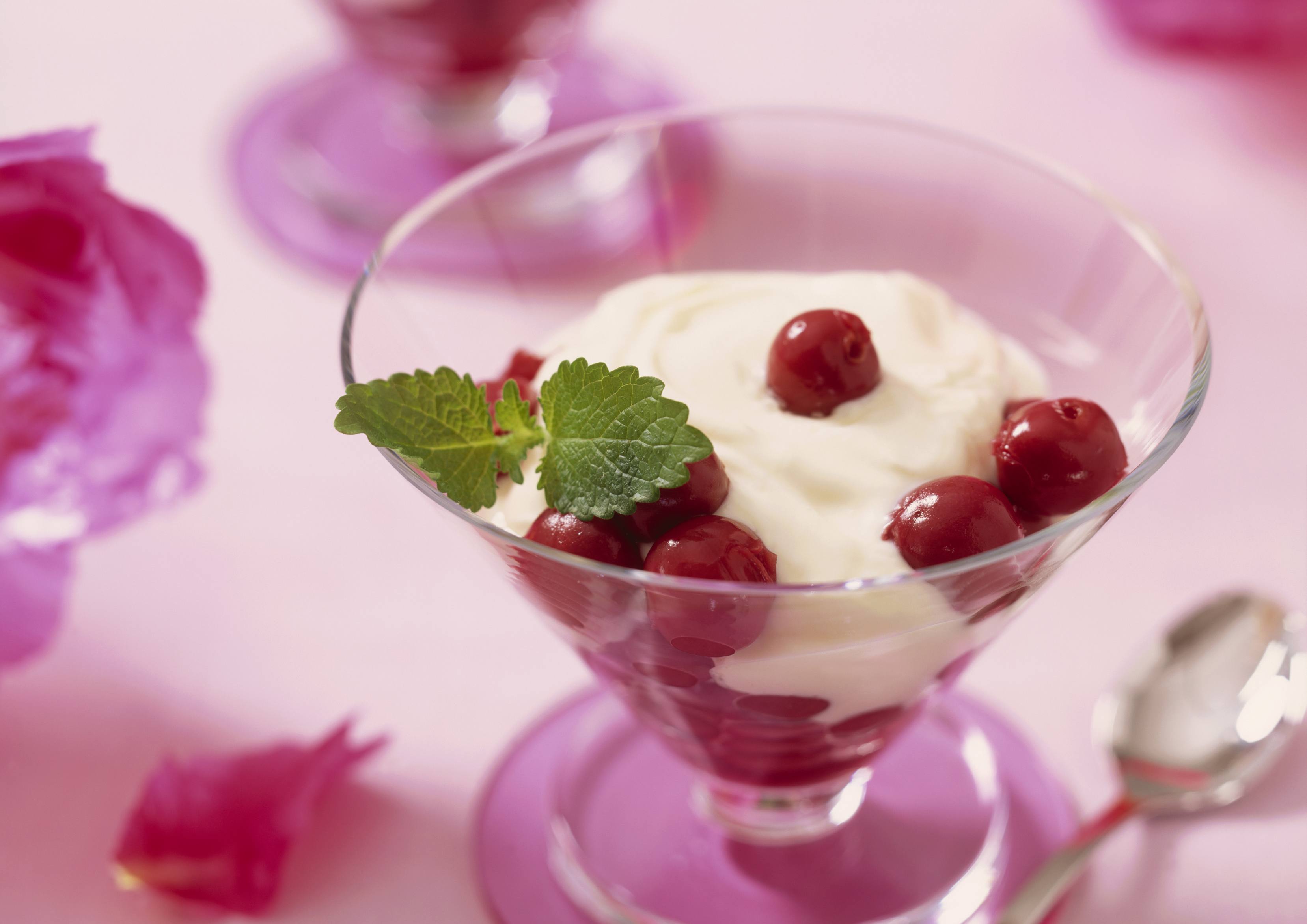 recipe image Eierlikörcreme auf Schattenmorellen