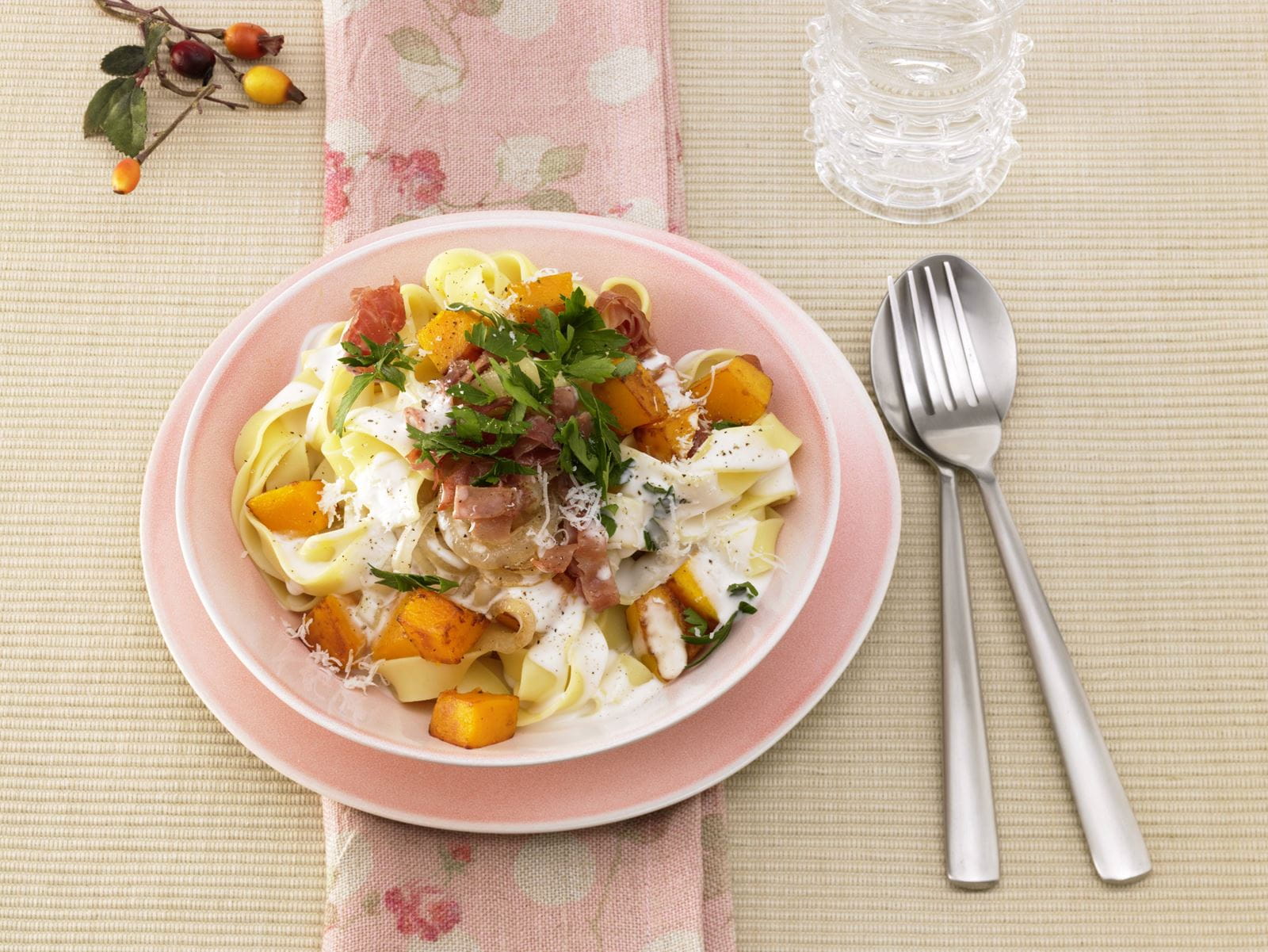recipe image Bandnudeln mit Kürbis und Schinken