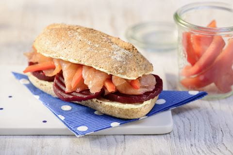 recipe image Purpurrotes Lachsbrötchen